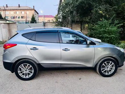 Hyundai Tucson 2011 года за 5 300 000 тг. в Уральск – фото 2