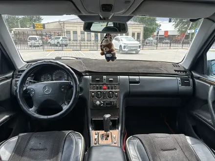 Mercedes-Benz E 280 2000 года за 3 100 000 тг. в Караганда – фото 17