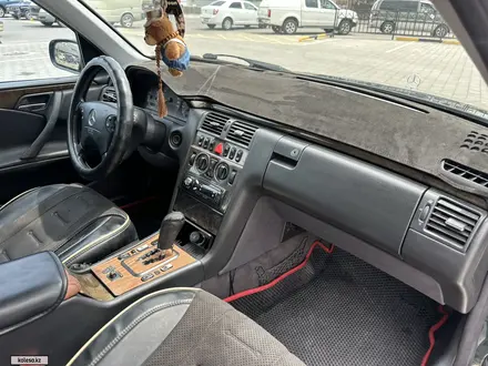 Mercedes-Benz E 280 2000 года за 3 100 000 тг. в Караганда – фото 16
