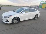 Hyundai Sonata 2018 года за 6 100 000 тг. в Уральск – фото 2