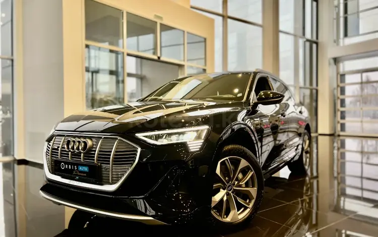 Audi e-tron 55 Quattro 2023 года за 65 000 000 тг. в Атырау