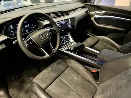 Audi e-tron 55 Quattro 2023 года за 65 000 000 тг. в Атырау – фото 12