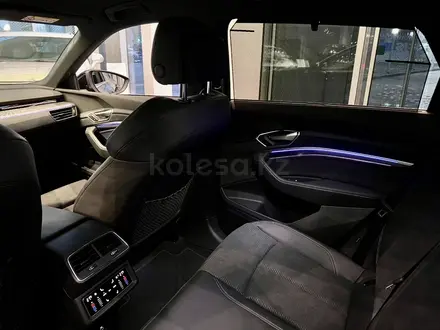 Audi e-tron 55 Quattro 2023 года за 65 000 000 тг. в Атырау – фото 25