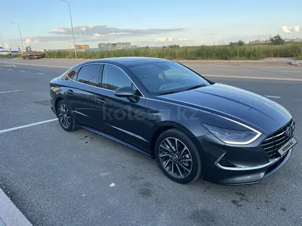 Hyundai Sonata 2022 года за 13 800 000 тг. в Астана – фото 2