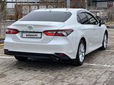 Toyota Camry 2023 года за 18 100 000 тг. в Астана – фото 2