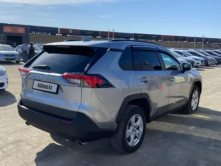 Toyota RAV4 2020 года за 15 500 000 тг. в Атырау – фото 6