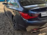 Hyundai Sonata 2013 года за 6 540 000 тг. в Актобе – фото 4
