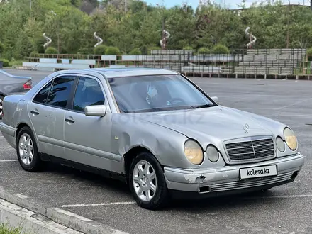 Mercedes-Benz E 280 1996 года за 1 900 000 тг. в Шымкент – фото 2