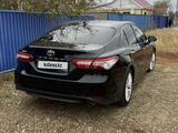 Toyota Camry 2018 годаfor14 500 000 тг. в Актобе – фото 2