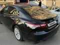 Toyota Camry 2018 годаүшін14 000 000 тг. в Актобе – фото 3