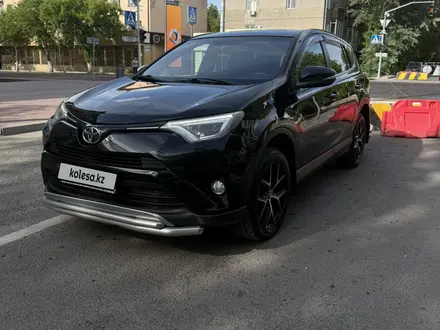 Toyota RAV4 2018 года за 11 300 000 тг. в Караганда