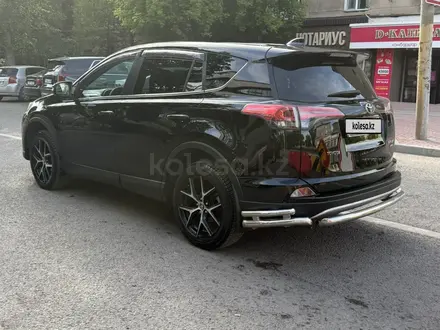 Toyota RAV4 2018 года за 11 300 000 тг. в Караганда – фото 3