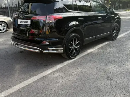 Toyota RAV4 2018 года за 11 300 000 тг. в Караганда – фото 4