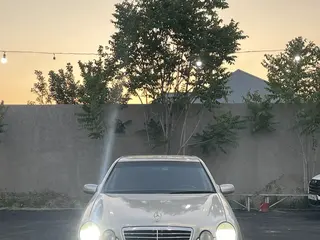Mercedes-Benz E 320