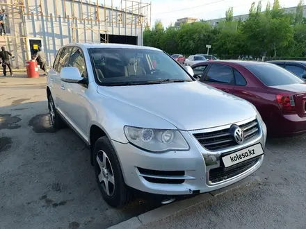 Volkswagen Touareg 2008 года за 6 300 000 тг. в Павлодар – фото 2