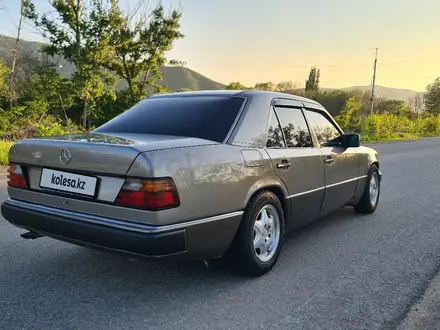 Mercedes-Benz E 220 1992 года за 2 500 000 тг. в Алматы – фото 3