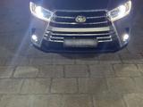Toyota Highlander 2018 года за 17 400 000 тг. в Жанаозен – фото 2