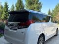 Toyota Alphard 2017 года за 31 000 000 тг. в Алматы – фото 18