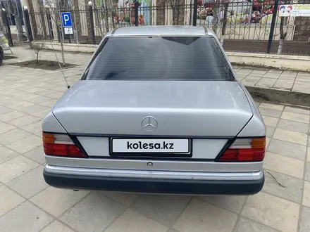 Mercedes-Benz E 200 1992 года за 2 000 000 тг. в Атырау