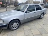 Mercedes-Benz E 200 1992 года за 1 300 000 тг. в Атырау – фото 2