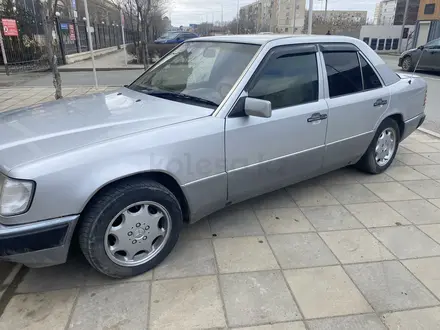 Mercedes-Benz E 200 1992 года за 2 000 000 тг. в Атырау – фото 2