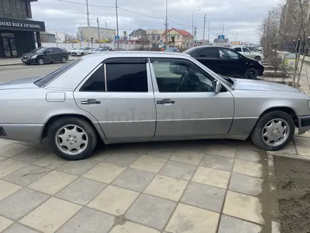 Mercedes-Benz E 200 1992 года за 2 000 000 тг. в Атырау – фото 4