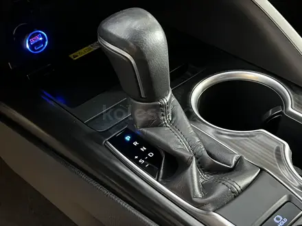 Toyota Camry 2023 года за 18 700 000 тг. в Актау – фото 13