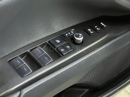 Toyota Camry 2023 года за 18 700 000 тг. в Актау – фото 19