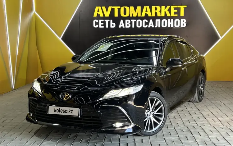 Toyota Camry 2023 года за 18 700 000 тг. в Актау