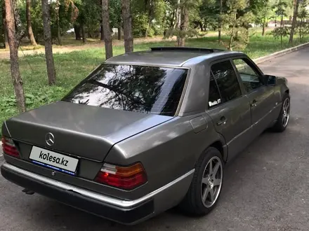 Mercedes-Benz E 220 1991 года за 2 050 000 тг. в Алматы – фото 11