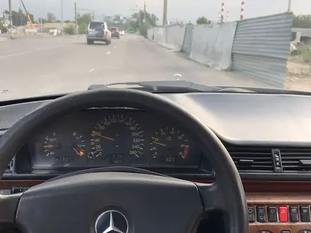 Mercedes-Benz E 220 1991 года за 2 050 000 тг. в Алматы – фото 17