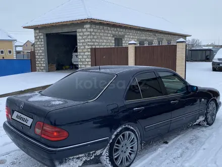 Mercedes-Benz E 320 1996 года за 3 500 000 тг. в Атырау – фото 3