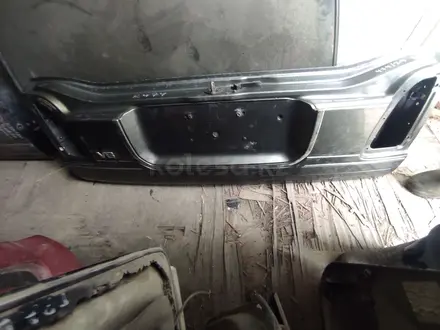 Крышка багажника нижняя часть дверь багажника за 50 000 тг. в Алматы
