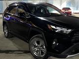 Toyota RAV4 2022 года за 15 500 000 тг. в Актобе – фото 4