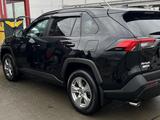 Toyota RAV4 2022 годаүшін19 000 000 тг. в Актобе – фото 2