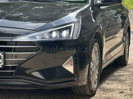 Hyundai Elantra 2019 года за 8 200 000 тг. в Алматы – фото 5