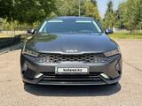 Kia K5 2022 года за 9 800 000 тг. в Алматы