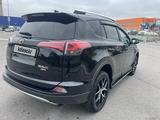 Toyota RAV4 2018 года за 12 450 000 тг. в Алматы – фото 3