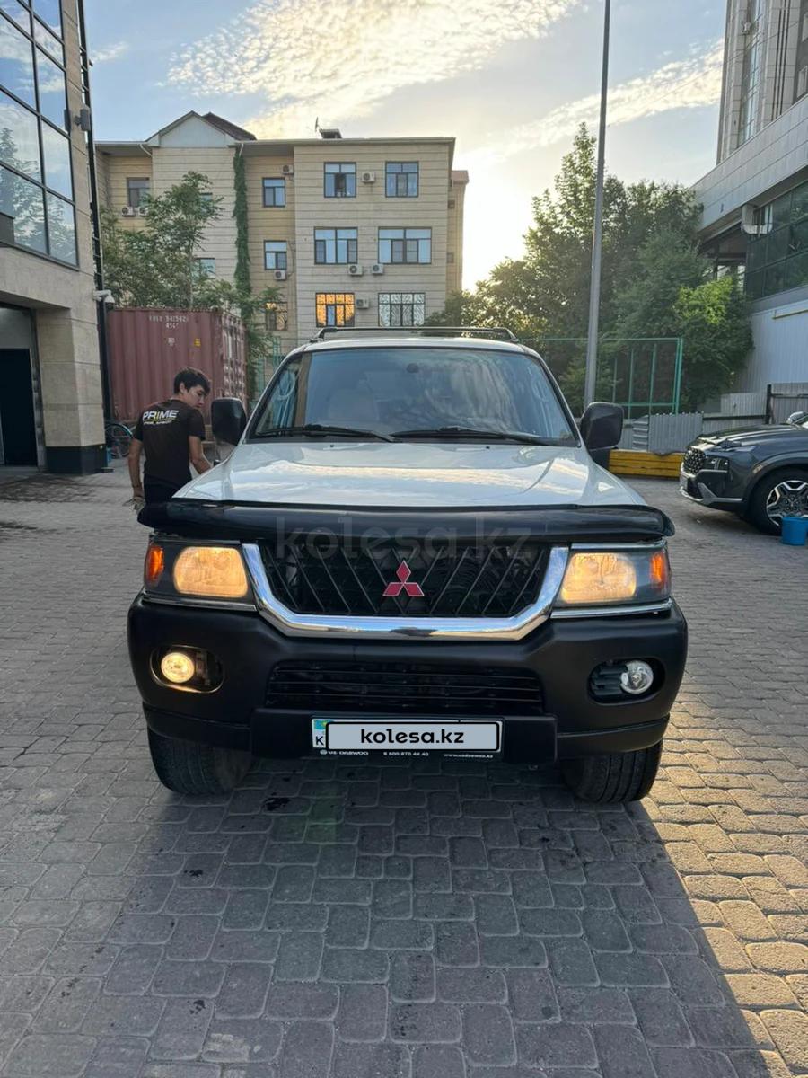 Mitsubishi Montero Sport 2000 г.