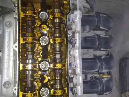 Двигатель 1ZZ-FE 1.8 на Toyota Avensis за 400 000 тг. в Атырау – фото 2