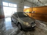 Volkswagen Polo 2009 года за 3 000 000 тг. в Актобе – фото 4