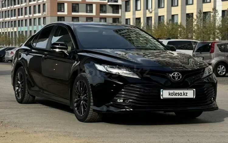 Toyota Camry 2019 года за 13 650 000 тг. в Астана