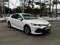 Toyota Camry 2022 года за 13 800 000 тг. в Костанай – фото 2