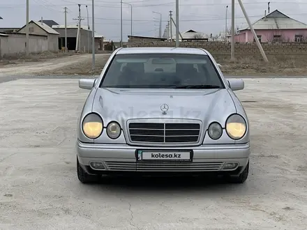 Mercedes-Benz E 230 1997 года за 3 000 000 тг. в Туркестан