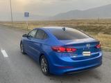 Hyundai Elantra 2018 годаfor3 990 000 тг. в Шымкент – фото 2