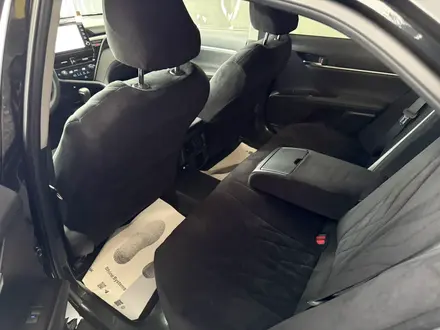 Toyota Camry 2023 года за 18 000 000 тг. в Актау – фото 2