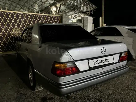 Mercedes-Benz E 220 1993 года за 3 300 000 тг. в Тараз – фото 4