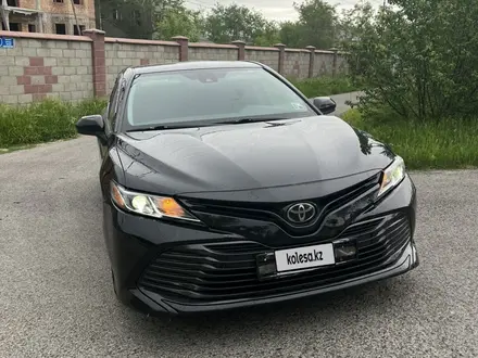 Toyota Camry 2019 года за 6 500 000 тг. в Шымкент – фото 3