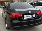Volkswagen Jetta 2014 года за 3 500 000 тг. в Актобе – фото 4