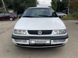 Volkswagen Passat 1994 годаүшін1 750 000 тг. в Актобе